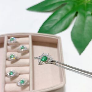 Nhẫn đính đá Emerald thiên nhiên (N0436)